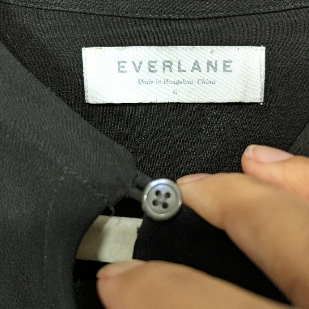 Everlane 100% Silk Deep Split Neck Button Long Sl… - image 3